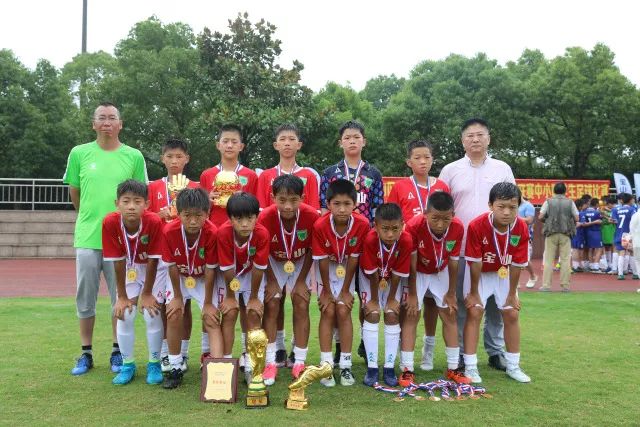 偏袒？阿根廷球员扇耳光+飞铲无牌 罗梅罗疑似连场逃黄
